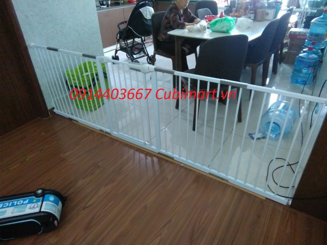 Chắn cửa, chắn cầu thang nào tốt z2873216299389 384ea130926c44b0c98469554a5bf760